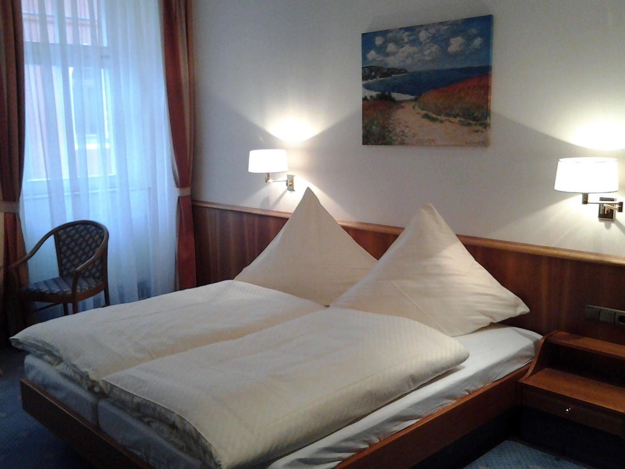 Hotel Goldener Loewe Waldheim Экстерьер фото